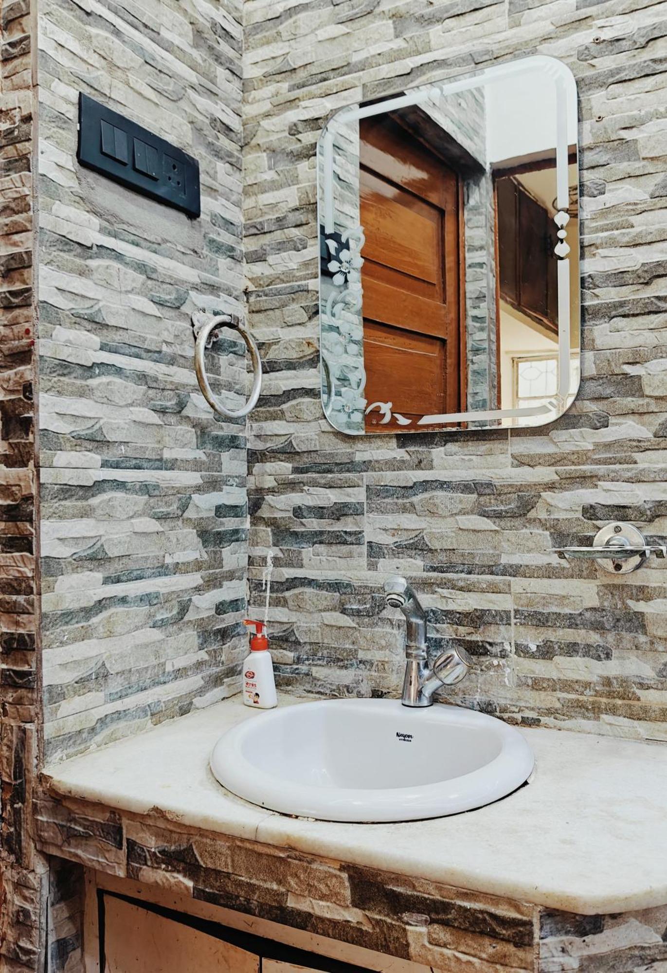 Kiara Home Stays Варанасі Екстер'єр фото